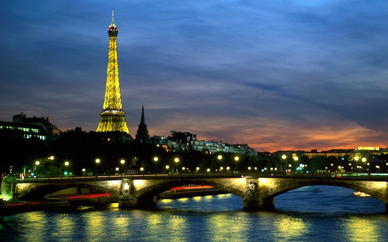 Bateaux Parisiens Evening Seine River Dinner Cruise with Optional Champagne