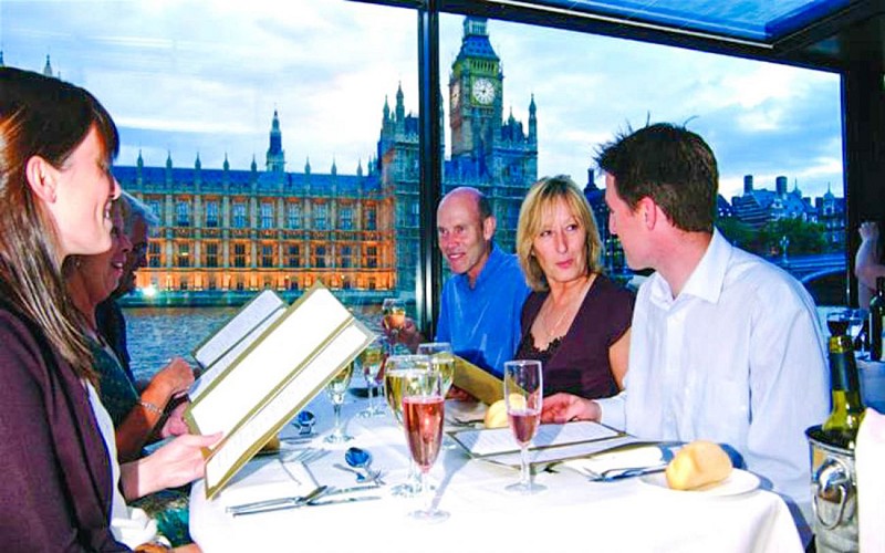 Bateaux London Dinner Cruise On Thames With Live Entertainment