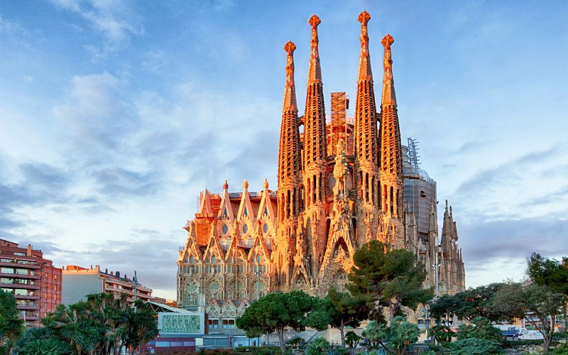 Barcelona Gaudí: Sagrada Familia & Casa Batllo Guided Tour