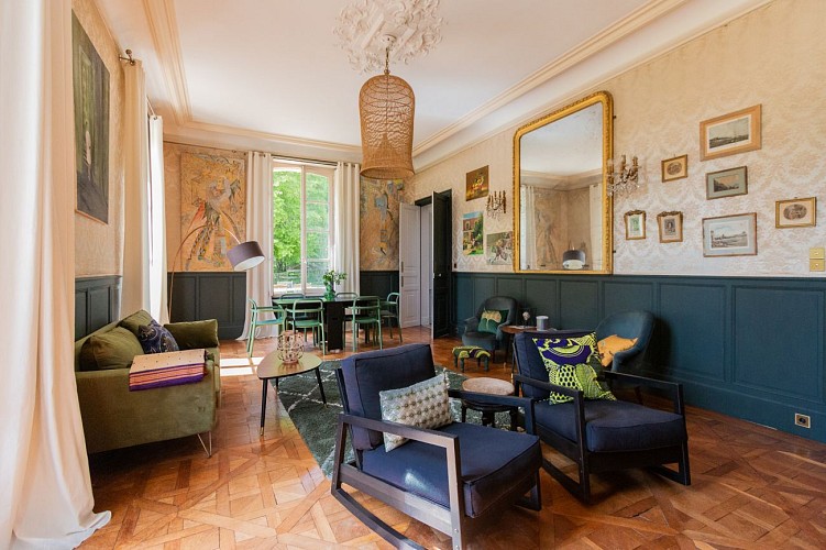 Le grand salon des hôtes 