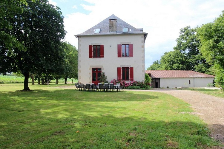 Gîte Le Boucheron à Beynac en Haute-Vienne (Limousin), la maison et le jardin._1