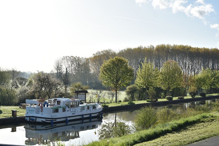 Beaulieu sur Loire - aire pique nique canal