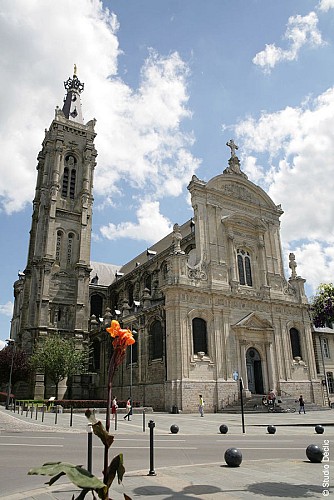 La cathédrale Notre-Dame de Grâce - extérieur