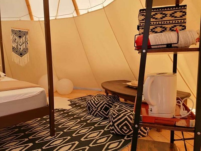 Domaine de Quiescis - intérieur 1 Tipi