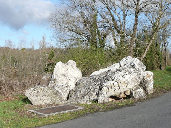 Dolmen de Loubressac - Mazerolles ©Béatrice Guyonnet (6).jpg_3