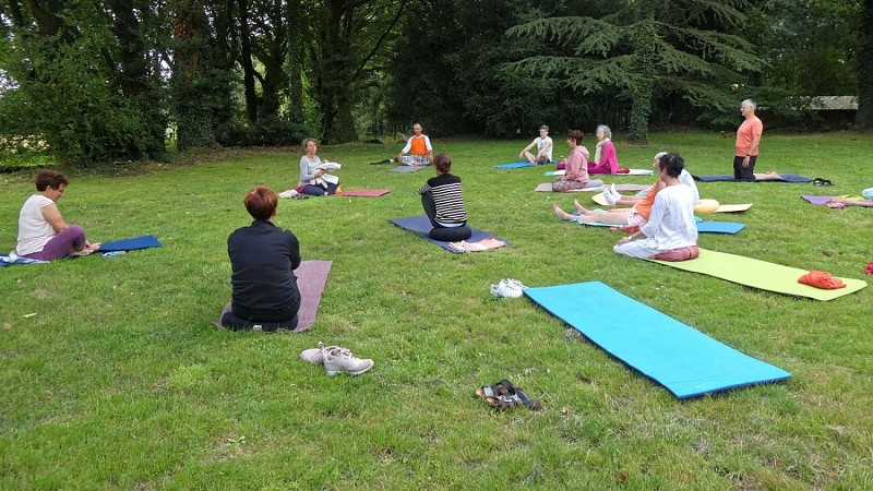 Association hatha yoga sentiers