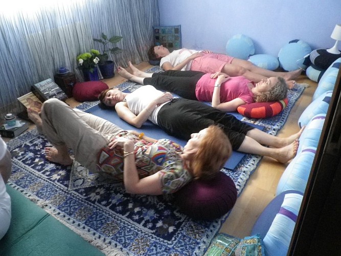 Association hatha yoga sentiers