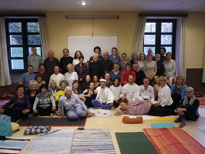 Association hatha yoga sentiers