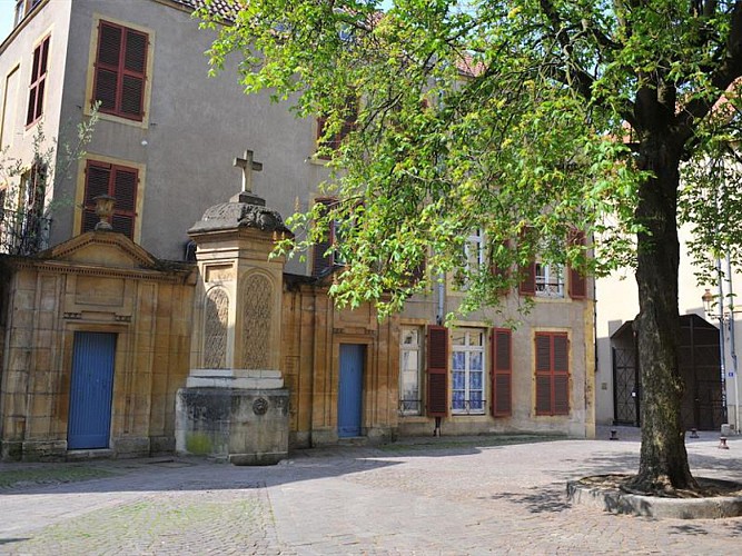 Fontaine, place Sainte-Croix, Metz