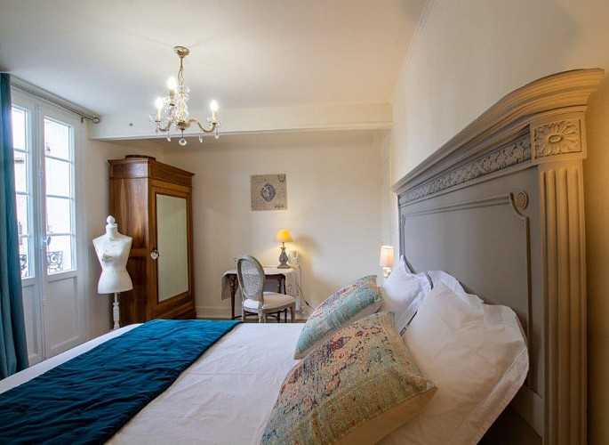 ch-d'hotes-au-coeur-de-menesterol-montpon-ch-bleue