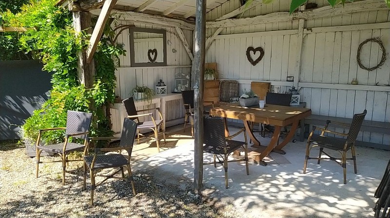 ch-d'hotes-au-coeur-de-menesterol-montpon-patio