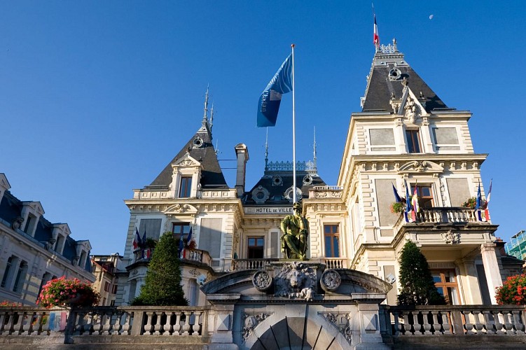 Rathaus („Hôtel de ville“) – „Villa Lumière“