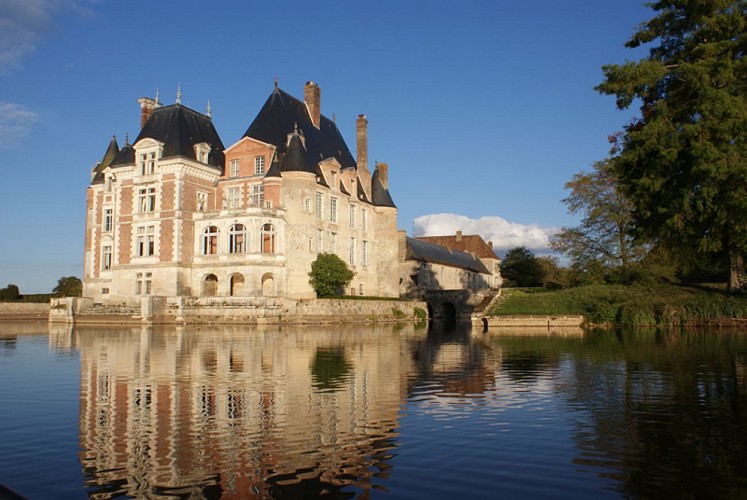 La Bussière - chateau  - 20 septembre 2017 - OT Terres de Loire et Canaux - IRémy