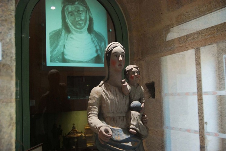 Salle des reliquaires église Saint-Croix
