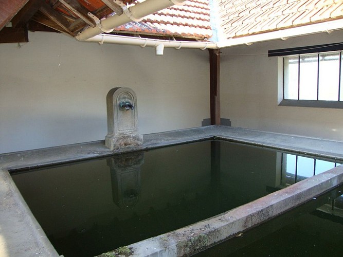 Intérieur du lavoir couvert_3