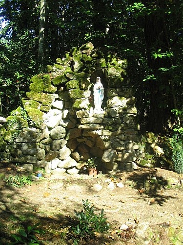 Reproduction de la grotte de Lourdes