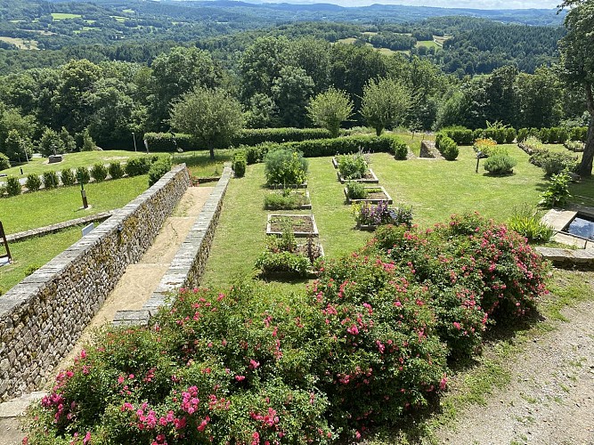 SAINT-GEORGES-NIGREMONT_Jardins carolingiens en terrasse ©MCA (7)
