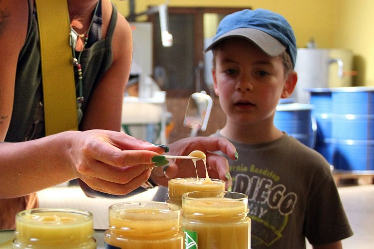 RAZES Apiculteur Fedon Dégustation © CBC