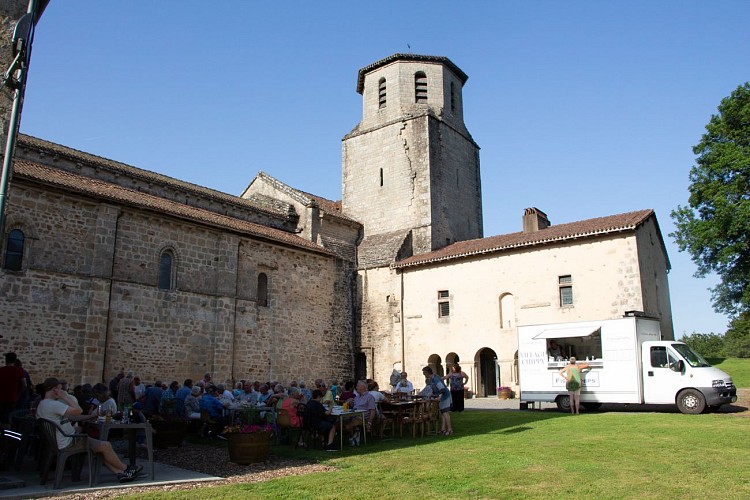 les-salles-lavauguyon_2019_otpol-marche-festif(1)