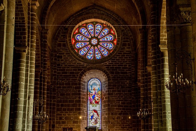 Collégiale Saint-Junien, rosace-vitrail