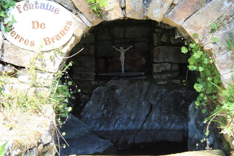 Fontaine de "Pierre Brune "à Saint Germain Les Belles_3