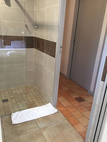 SUITE JUMELLE CHAMBRE D'HÔTES AU DOMAINE DES PIERRES JUMELLES