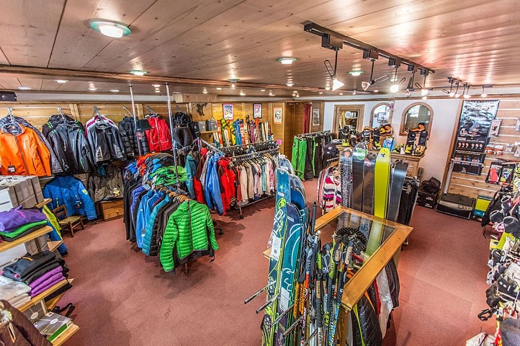 Ardent Sports, village center