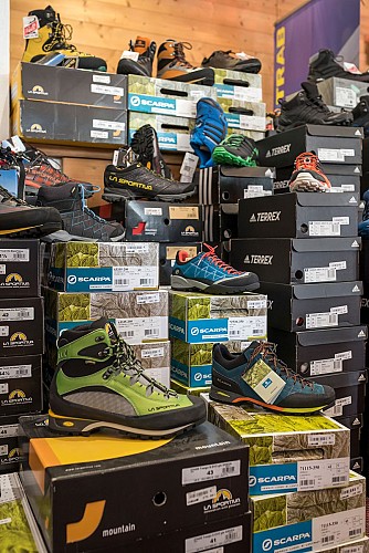 Ardent Sports, village center