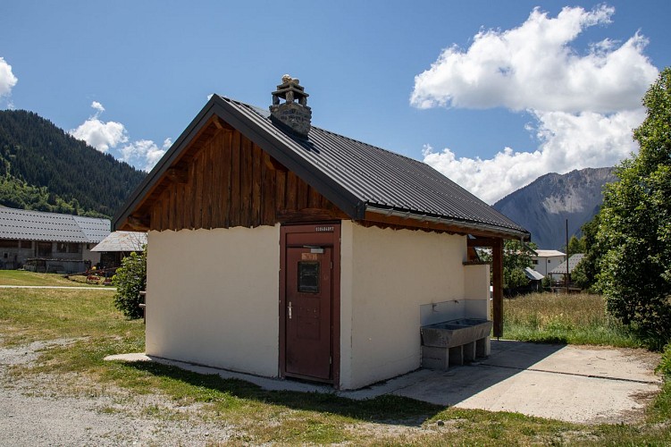 Public toilets : Contamines Play Ground