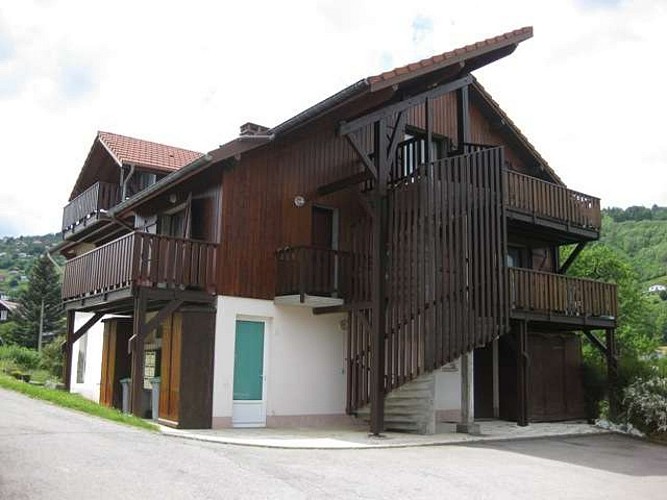 Appartement 4 personnes - Moutier des Fées - centre-ville et balcon ensoleillé