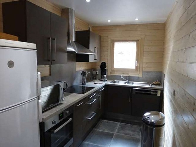 Chalet d'Ella sleeps 8 - 3 bedrooms, terrace and easy access to trails