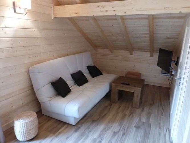 Chalet d'Ella sleeps 8 - 3 bedrooms, terrace and easy access to trails