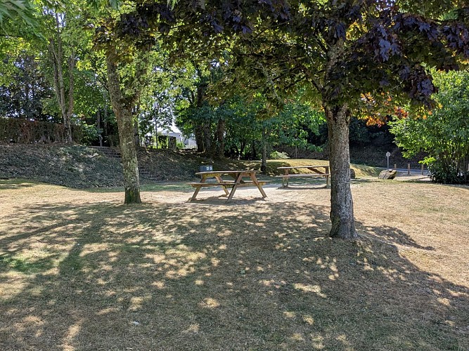espace pique nique étang du Cheix
