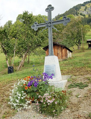 The Tonnaz Cross