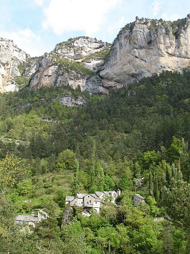 Le hameau de la Sablière dans les gorges du Tarn 