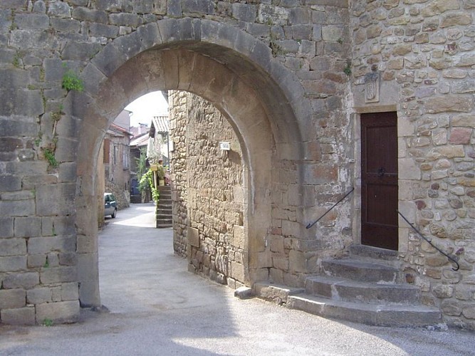 Porte fortifié de Versols