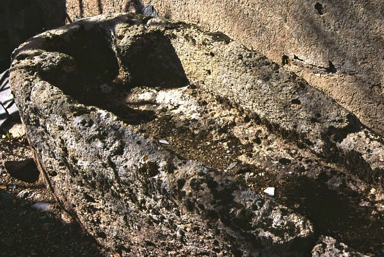 Sarcophages carolingiens