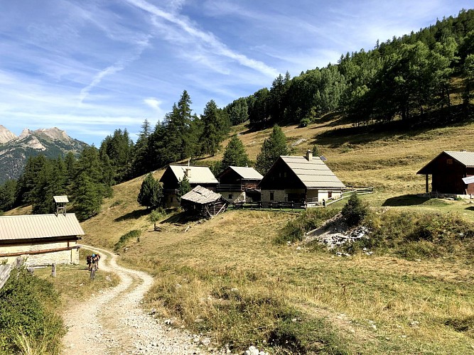 ☀ Jour 8 - Refuge de Furfande ➡ Gîte Les Balladins (Ceillac)