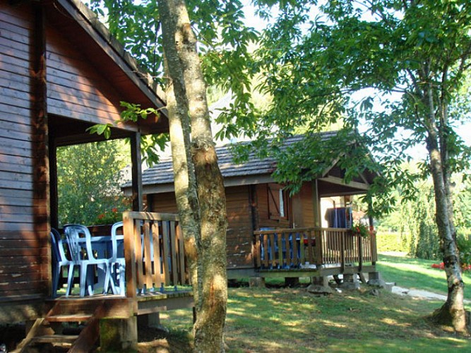Camping municipal de la Châtaigneraie (19 - Camps)