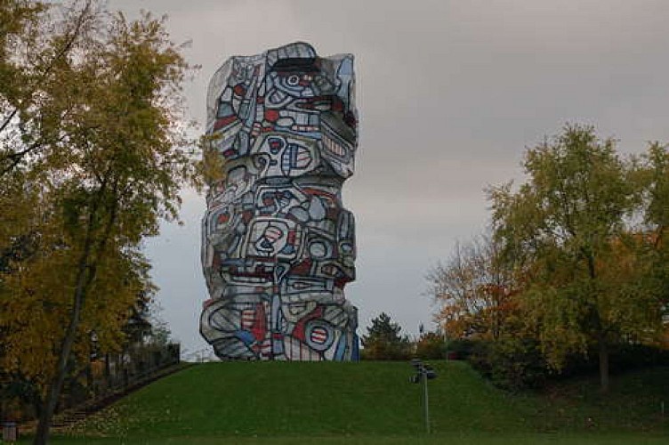 L'Île Saint Germain - ses jardins - la Tour aux figures.