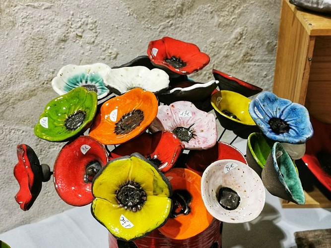 sologne-boutique-createurs-artisans-maison-ceramique-fleurs-coquelicots