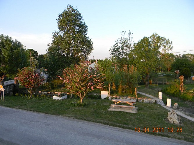 AIRE DE PIQUE-NIQUE (Mairie de Priaire).jpg_1