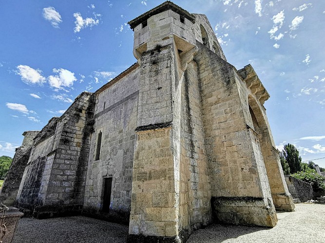 Vue latérale de l'église Saint-Jean - Saint-Jean-de-Blaignac