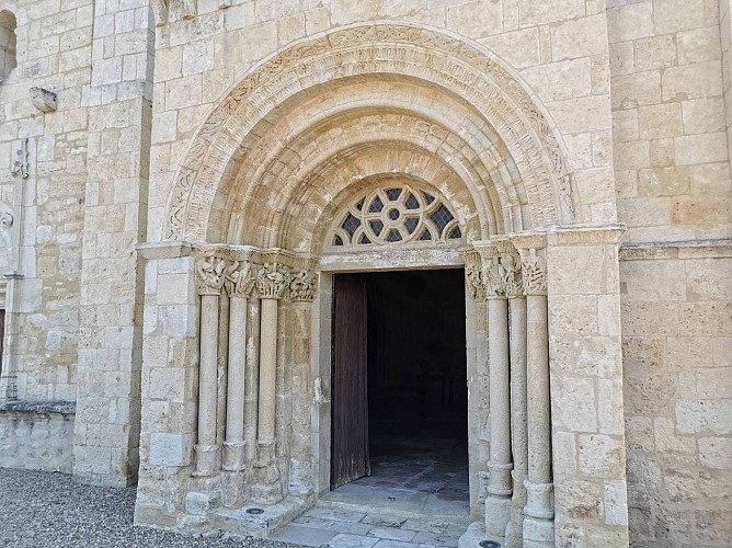 Portail de l'église Saint-Vincent - Saint-Vincent-de-Pertignas