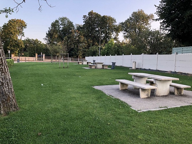 Aire de pique-nique à Beauce-la-Romaine (Ouzouer-le-Marché)