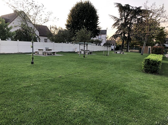 Aire de pique-nique à Beauce-la-Romaine (Ouzouer-le-Marché)