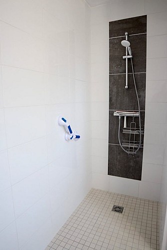  Au gîte des Morvans douche italienne adaptée aux personnes à mobilité réduite