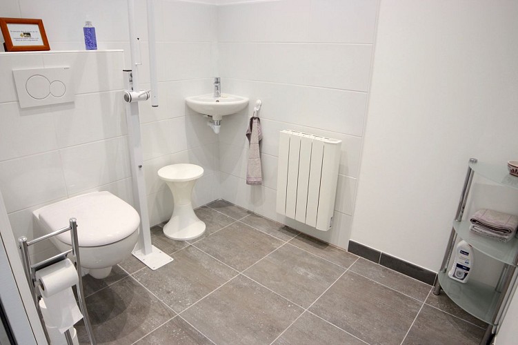 Les sanitaires adaptés aux personnes à mobilité réduite