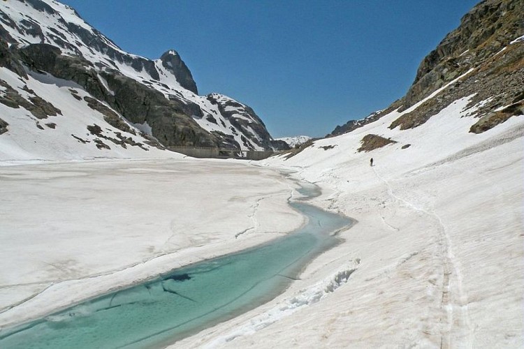 Fonte des neiges et de la glace au lac de la Fous, (2200 m), observés le 25 mai 2010. Vallée de la Gordolasque