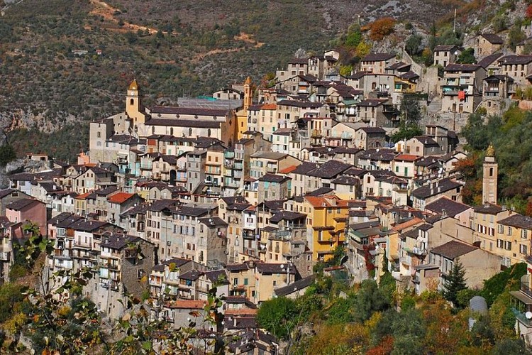 Le village de Saorge perché au dessus des gorges de la Roya.